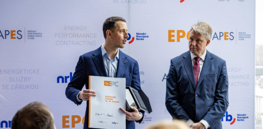 Cenu za energetickou modernizaci roku získal pražský Dopravní podnik, soutěžící ušetří dohromady miliardu