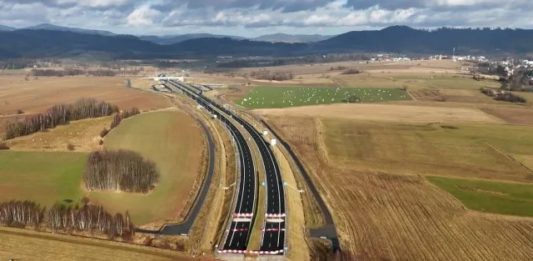 Pořad ČT Bilance: Proč Polsko postavilo desetkrát víc kilometrů dálnic než Česko?