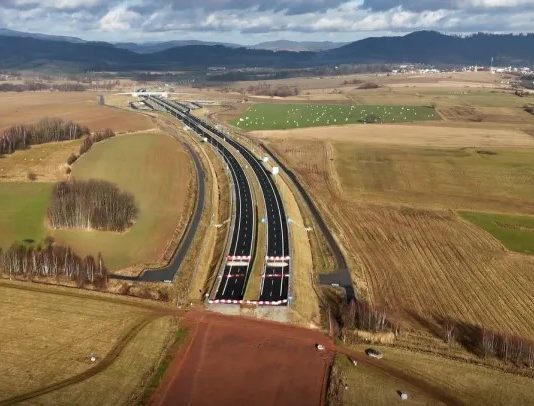 Pořad ČT Bilance: Proč Polsko postavilo desetkrát víc kilometrů dálnic než Česko?
