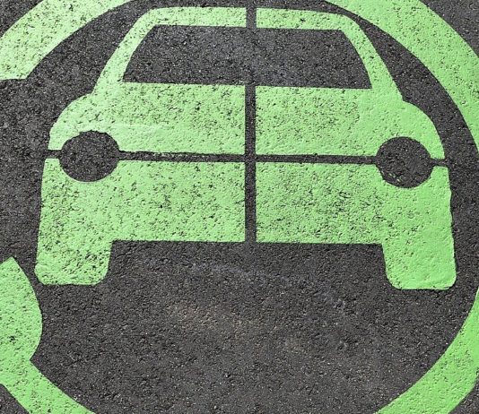 ČEZ letos postaví 100 ultrarychlých nabíjecích stanic, jejich podíl v síti roste