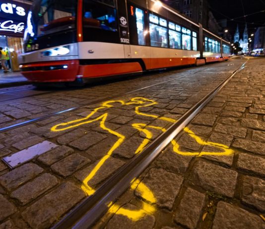 V Praze loni ubylo srážek chodců s tramvajemi i nehod s autobusy