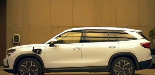 Prodeje plug-in hybridů se už srovnávají s bateriovými elektromobily