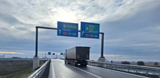 Prověřujeme hluk z dálnice D1 u Dluhonic