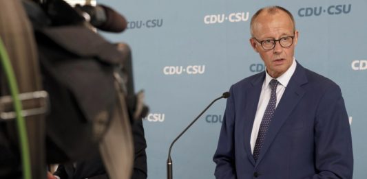 Německo má strategický zájem na zlepšení dopravního spojení s Českem, řekl Merz