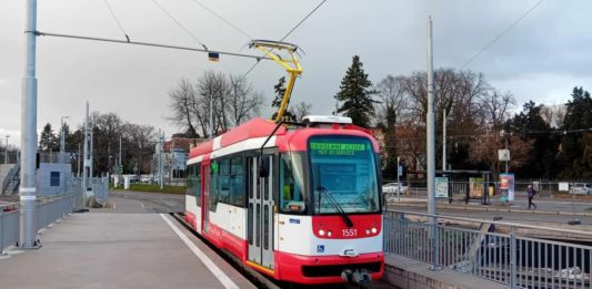 Brněnský dopravní podnik renovuje tramvaje Vario, přidá jim klimatizaci