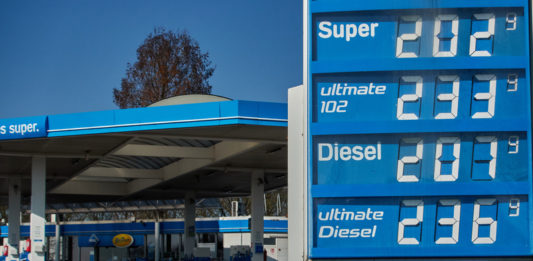 Němci kvůli vysokým cenám jezdí na čerpací stanice k sousedům, včetně ČR