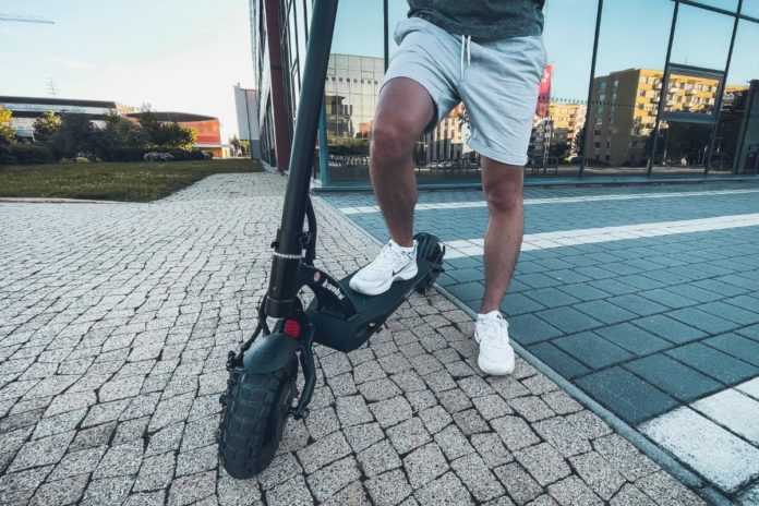 Elektrokoloběžky: nulová tolerance, vysoké riziko – nehod jsou stovky, alkohol u každé čtvrté