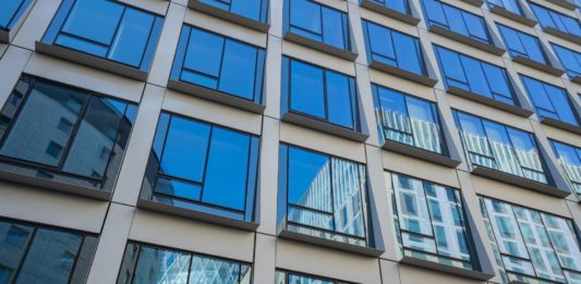 Realitní investice v regionu CEE loni vzrostly o třetinu. Česko patřilo k hlavním tahounům regionu, domácí kapitál poprvé převládl nad zahraničním