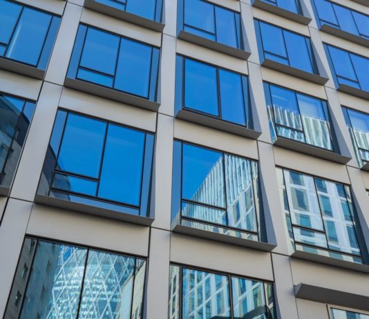 Realitní investice v regionu CEE loni vzrostly o třetinu. Česko patřilo k hlavním tahounům regionu, domácí kapitál poprvé převládl nad zahraničním