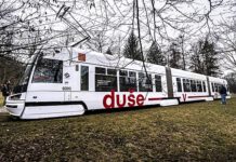 Praha vytvořila Duševní tramvaj, uvnitř jsou kontakty na psychologickou pomoc