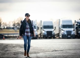 Rada ATA Women In Motion vyzývá Kongres, aby upřednostnil rozšíření přístupu k parkovištím pro nákladní automobily