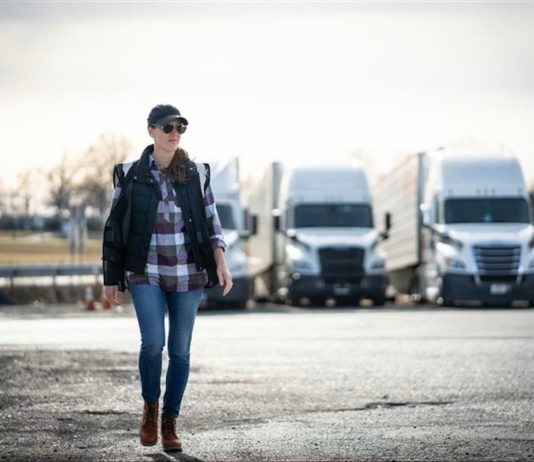 Rada ATA Women In Motion vyzývá Kongres, aby upřednostnil rozšíření přístupu k parkovištím pro nákladní automobily