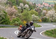 Motorkářská sezóna začíná. Riziko roste rychleji než teploty