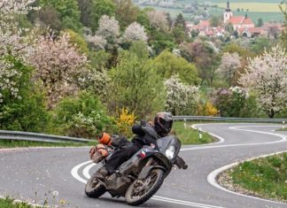 Rekordní počet motocyklů míří na české silnice, narůstá i počet úmrtí motorkářů