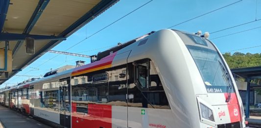 Na modernizovaných tratích musí jezdit odpovídající vozidla, upozorňuje studie ČVUT. Jinak se investice do železnice míjí účinkem