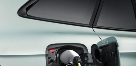 Škoda a Tesla ovládají většinu trhu s elektromobily