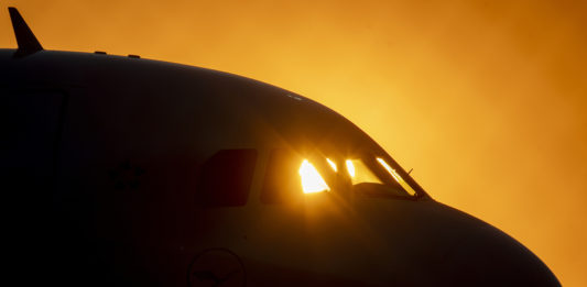 Havlíček: ČR má smluvně zajištěny dodávky leteckého paliva na celou sezonu