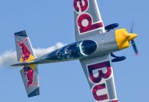 Historické i akrobatické stroje otevřely v Plasích sezonu leteckých show