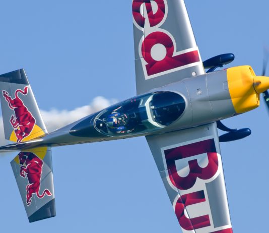 Historické i akrobatické stroje otevřely v Plasích sezonu leteckých show