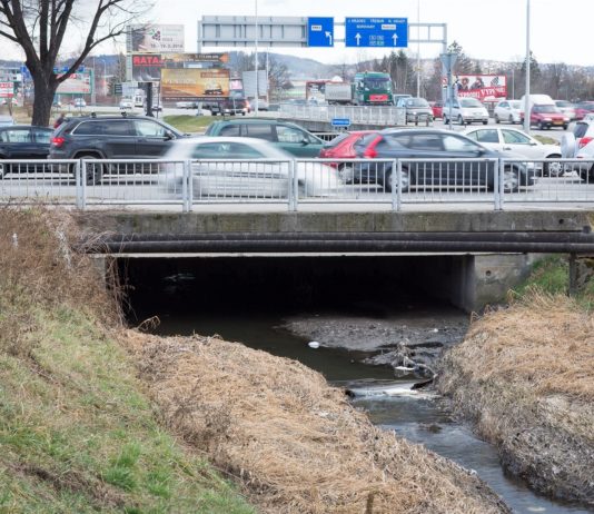 Oprava mostu uzavře od pondělí část českobudějovické Pražské třídy