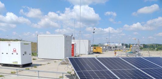 Baterie už nejsou jen doplněk fotovoltaiky. Roste význam i mobilních úložišť