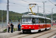 Příznivci hromadné dopravy v Brně se loučí s tramvajemi K2, jezdily od roku 1967