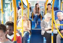 Světový den veřejné dopravy: V ČR veřejná doprava meziročně roste. Stát se podílí na jejím financování a organizaci