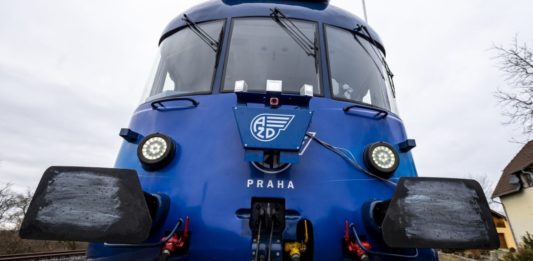 AŽD chystá vlakotramvaj, od května ji chce testovat na železniční trati u Jičína