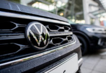 Volkswagen plánuje snížit výrobní kapacitu o milion vozů, řekl šéf Blume