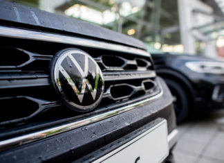 Volkswagen plánuje snížit výrobní kapacitu o milion vozů, řekl šéf Blume