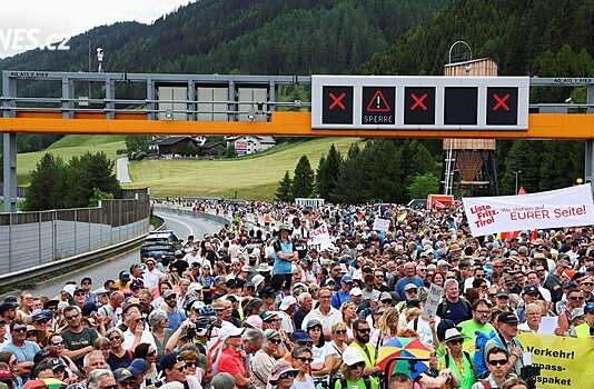 Brennerská dálnice byl kvůli demonstraci uzavřená, lidem vadí její přetížení