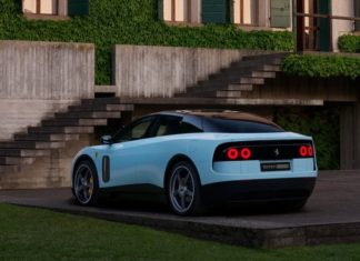 První elektromobil Ferrari je současně první pětimístný vůz značky