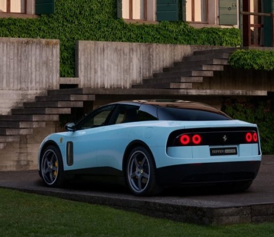 První elektromobil Ferrari je současně první pětimístný vůz značky