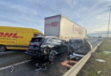 Dopravu na Pražském okruhu čtyři hodiny komplikovala nehoda dvou kamionů