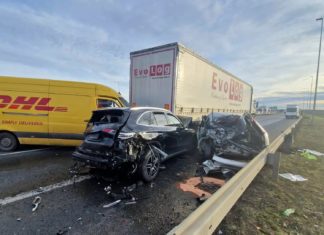 Dopravu na Pražském okruhu čtyři hodiny komplikovala nehoda dvou kamionů
