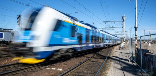 Rychlík na Klatovsku projel návěstidlo, evakuováno bylo 200 cestujících