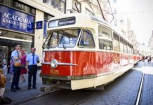 Dopravní nostalgie láká na historické vozy. Premiéru bude mít opravený trolejbus 9Tr