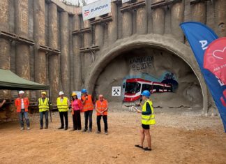 105 odstřelů a 4700 kg trhaviny. Nový tunel na Kamechy je proražený