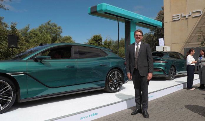 Arrive navázala partnerství s BYD a spouští chytré palubní parkování ParkPay