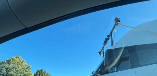 Okénko do světa a do budoucnosti: Velmi pravděpodobně začala příprava elektrických tahačů Tesla Semi pro autonomní provoz