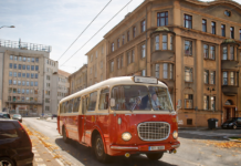 SVETZE SE RTOČKEM NEBO KAROSOU A OSLAVTE 75 LET AUTOBUSŮ V ČB