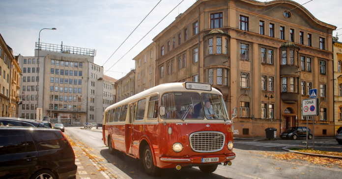 SVETZE SE RTOČKEM NEBO KAROSOU A OSLAVTE 75 LET AUTOBUSŮ V ČB