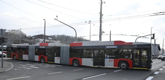Trolejbusy díky bateriím získávají novou roli, zájem měst o ně roste