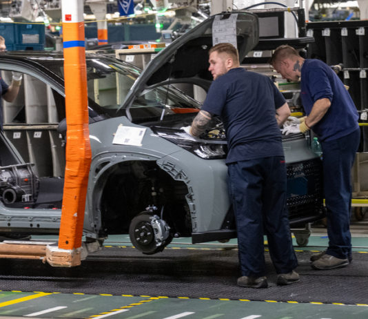Kolínské Toyotě vzrostly tržby na 78,1 miliardy Kč, zisk klesl na 713 milionů Kč