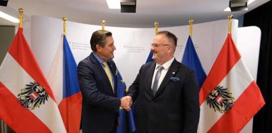 Česko a Rakousko posílí spolupráci na přeshraniční dopravní infrastruktuře. Ministři podepsali memorandum