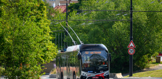 Autobusová linka 137 Na Knížecí – Waltrovka – Jinonice se od pondělí mění na plně trolejbusovou 52