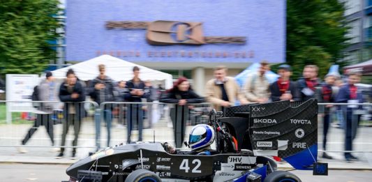 ZÁVODNÍ DEN ČVUT SE BLÍŽÍ! STUDENTSKÉ TÝMY PŘEDSTAVÍ ELEKTROFORMULE A MOTORKY V AKCI I CHYTRÉ A ÚSPORNÉ TECHNOLOGIE