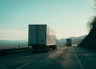 Kolokvium k 70. výročí Úmluvy CMR se zaměří na odpovědnost dopravců Kamiony na dálnici v podvečerním světle