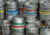 Kulatý stůl ČLA v Budvaru připomněl 20 let vývoje logistiky pivovaru Kovové sudy na pivo naskládané na sobě
