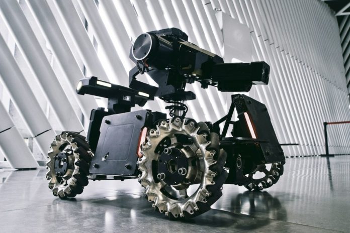 Robot TAROS zvládl při cvičení v Portugalsku autonomní zásobování Kolový robotický podvozek se senzory